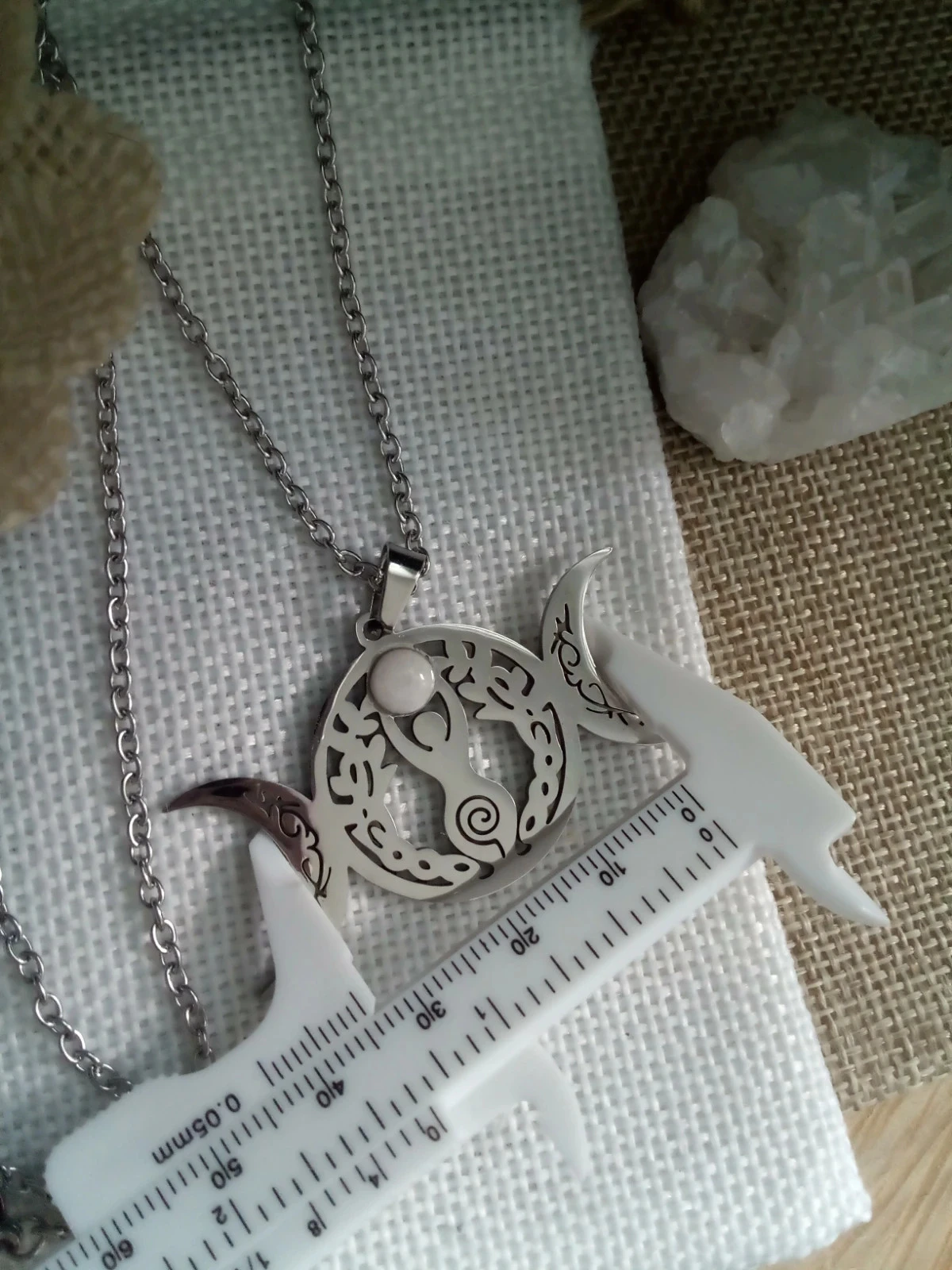Collier pendentif déesse de la lune et pierre de lune – photo 3